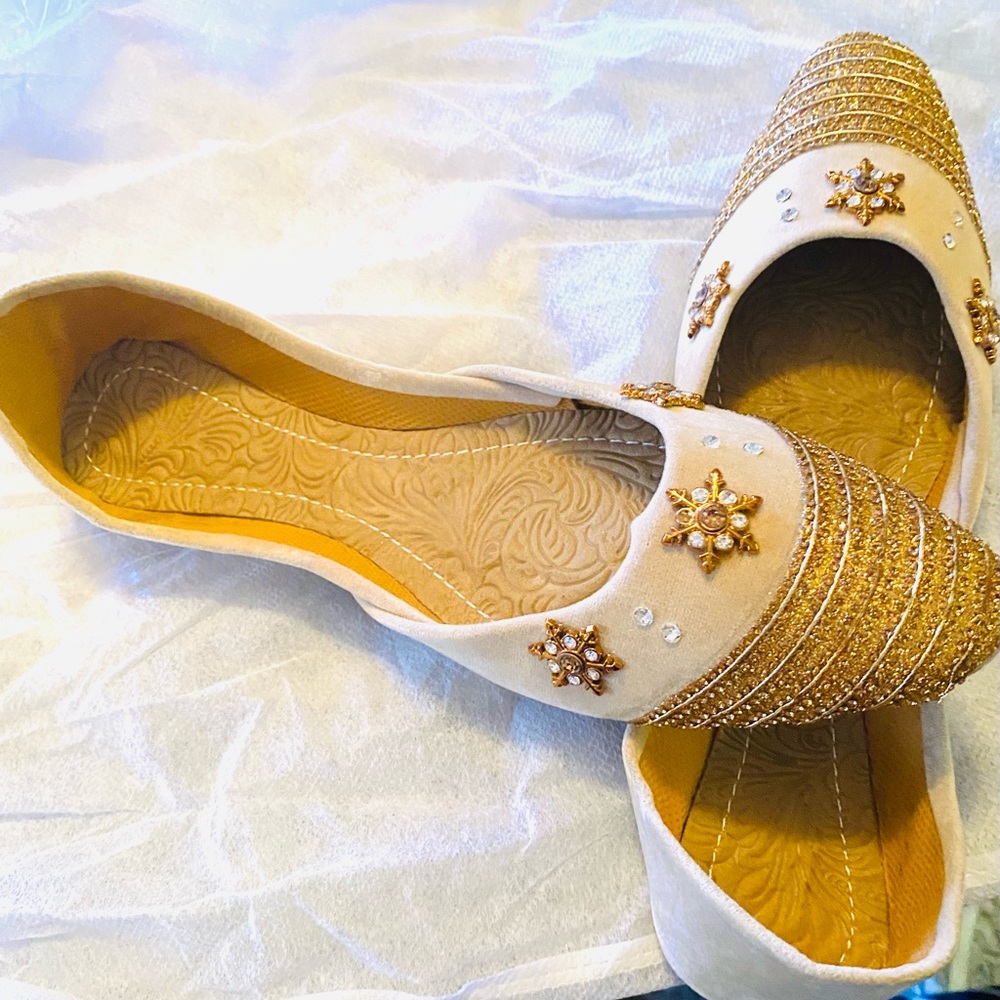 Punjabi Khusa shoes US size 7 medium Beige and Golden work